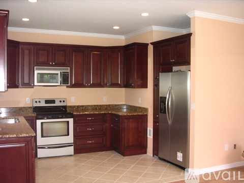 42 44 Ferris Avenue 3 Beds Apartment for Rent