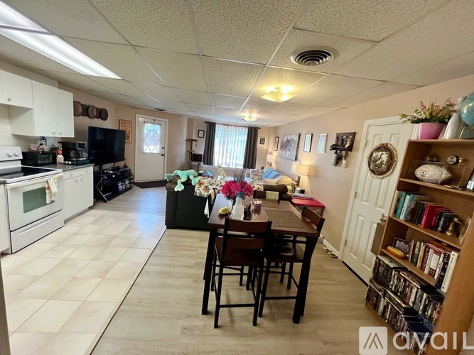 1447 State Avenue 2 Beds Apartment for Rent - Photo gallery 3