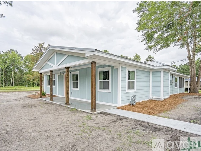 303 E 7th St 3 Beds Single Family Home for Rent - Photo gallery 1
