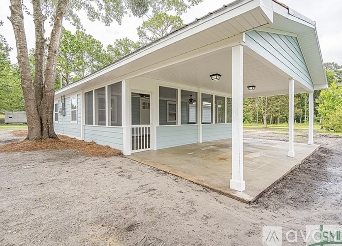 303 E 7th St 3 Beds Single Family Home for Rent - Photo gallery 2