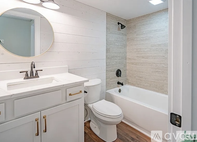 303 E 7th St 3 Beds Single Family Home for Rent - Photo gallery 3