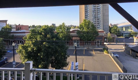 A parking lot with cars and a building in the background.