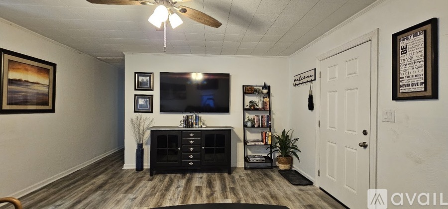 1203 Wilkins Drive 3 Beds Single Family Home for Rent - Photo gallery 2