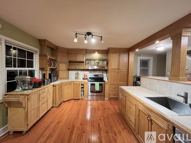 49 Nichols Avenue 4 Beds Single Family Home for Rent - Photo gallery 2