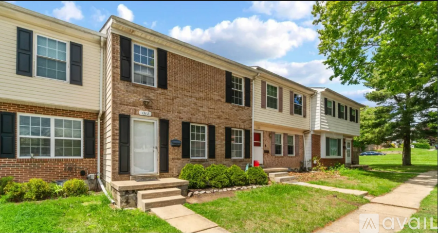 A row of townhouses with a green lawn in front.
