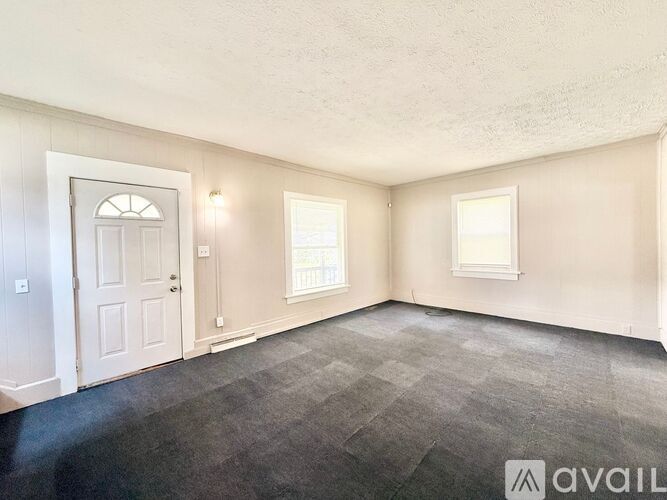 2202 Brownlee Ave NE 3 Beds Single Family Home for Rent - Photo gallery 2