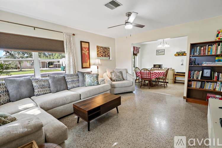 300 Tulip Lane 3 Beds Single Family Home for Rent - Photo gallery 2