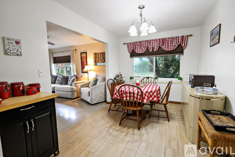 300 Tulip Lane 3 Beds Single Family Home for Rent - Photo gallery 3