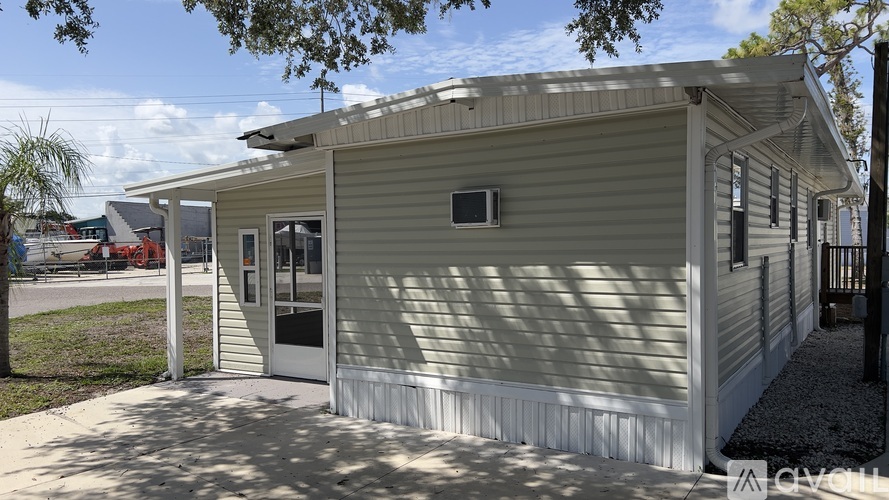 2201 South U.S. Highway 41 2 Beds Single Family Home for Rent - Photo gallery 4