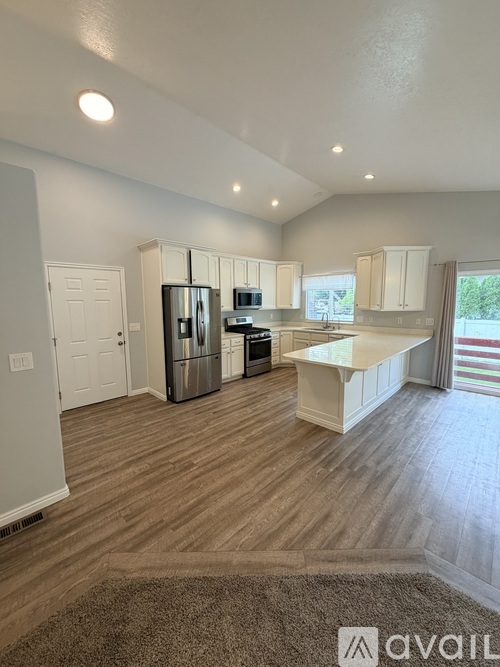 518 North 350 East 5 Beds Single Family Home for Rent - Photo gallery 4