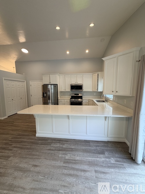 518 North 350 East 5 Beds Single Family Home for Rent - Photo gallery 5