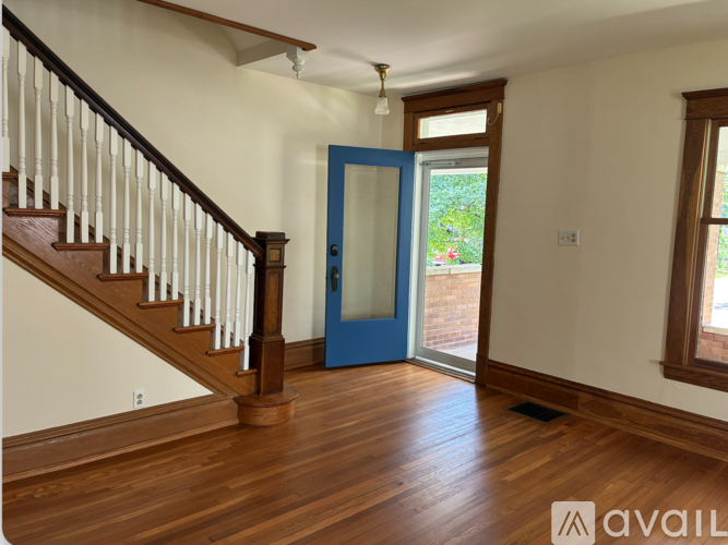 54 Morris Avenue 3 Beds Single Family Home for Rent - Photo gallery 4