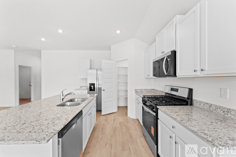 3060 Laredo Ln 4 Beds Single Family Home for Rent - Photo gallery 4