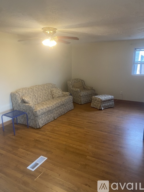 195 North Oak Street 3 Beds Single Family Home for Rent - Photo gallery 1