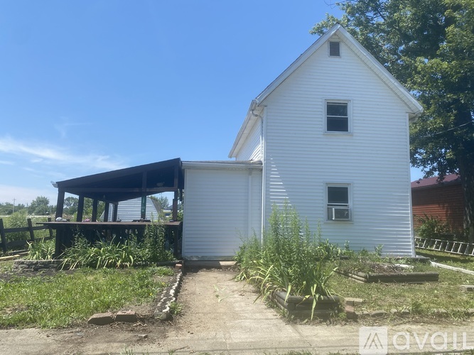 195 North Oak Street 3 Beds Single Family Home for Rent - Photo gallery 3