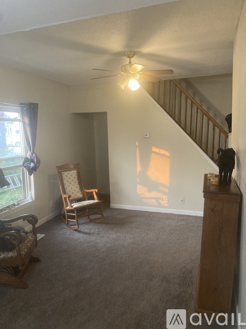 195 North Oak Street 3 Beds Single Family Home for Rent - Photo gallery 4