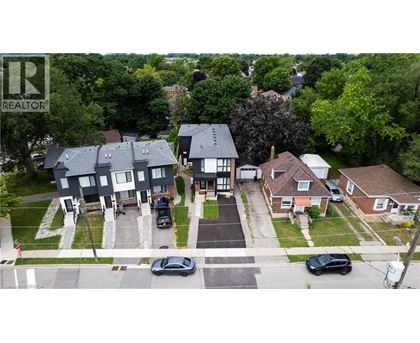 A bird's eye view of a neighborhood with houses and cars.