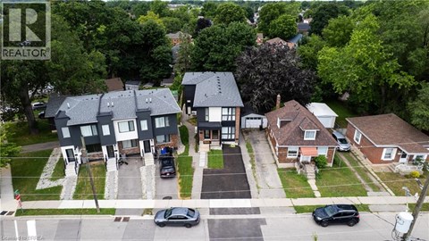 A bird's eye view of a neighborhood with houses and cars.