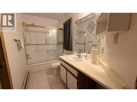 Back Unit 8607 SELKIRK STREET 3 Beds Apartment for Rent