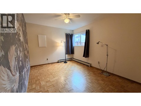 Back Unit 8607 SELKIRK STREET 3 Beds Apartment for Rent