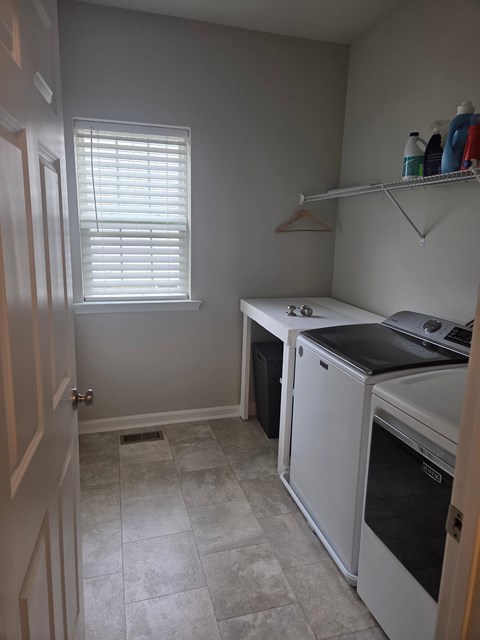 31 Wayleaf Dr 3 Beds Apartment for Rent
