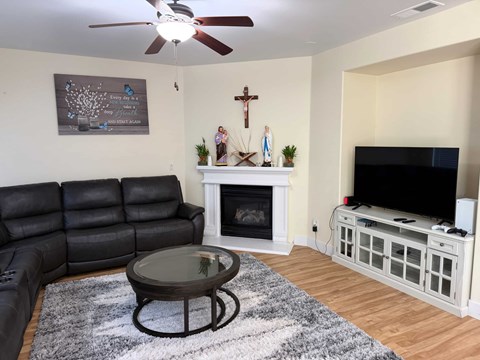 49 E Heritage Drive 4 Beds Apartment for Rent