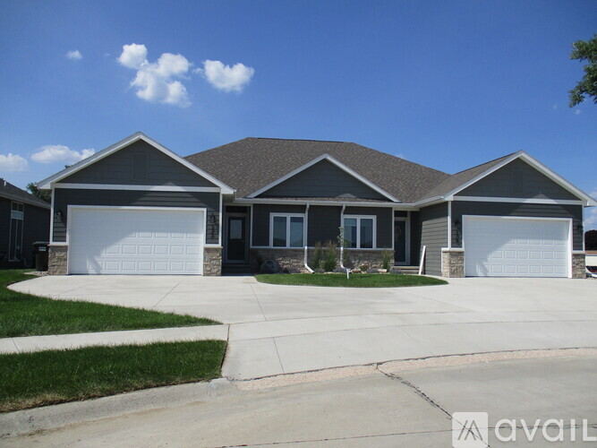 N Canterbury Cir 2 Beds Townhouse for Rent - Photo gallery 1