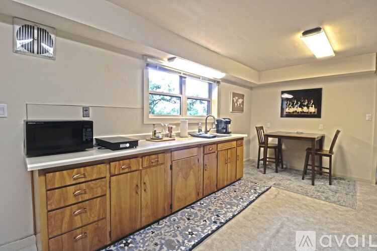 2051 Melrose St 1 Apartment for Rent - Photo gallery 2