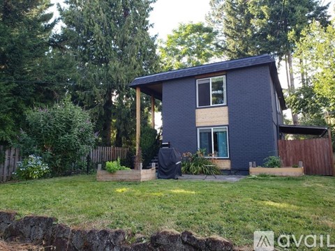 2336 5Th Avenue 2 Beds Apartment for Rent
