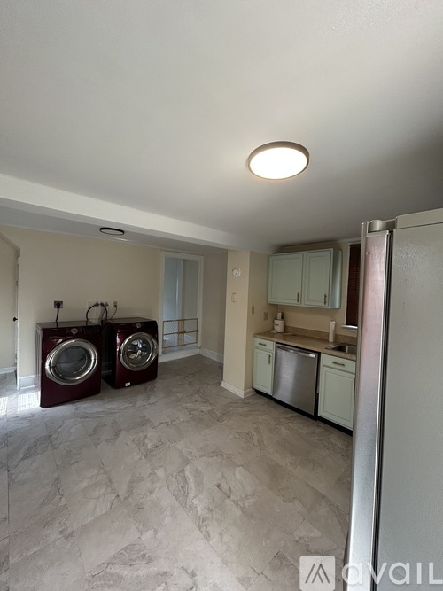 530 Virginia Avenue 2 Beds Single Family Home for Rent - Photo gallery 3