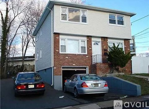 120 East Hill Road 3 Beds Apartment for Rent