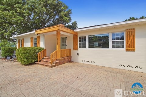 600 30Th St N 3 Beds Apartment for Rent