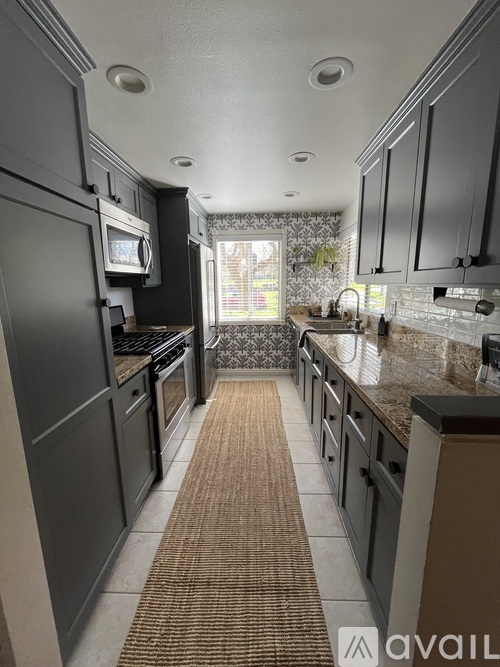 3 Smokestone 2 Beds Condo for Rent - Photo gallery 1
