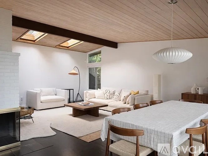 13585 SW Fern Street 5 Beds Single Family Home for Rent - Photo gallery 1
