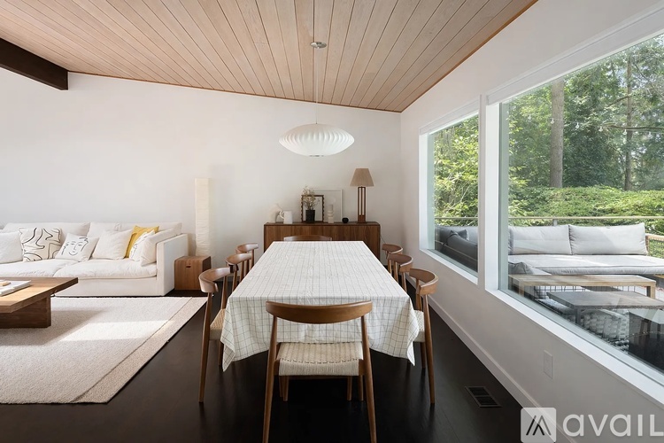 13585 SW Fern Street 5 Beds Single Family Home for Rent - Photo gallery 5