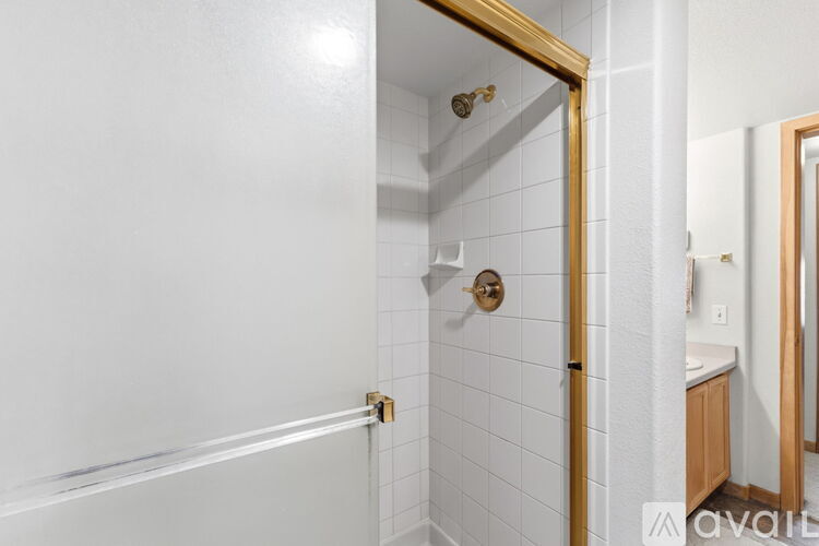 980 Lakepoint Drive 4 Beds Condo for Rent - Photo gallery 2