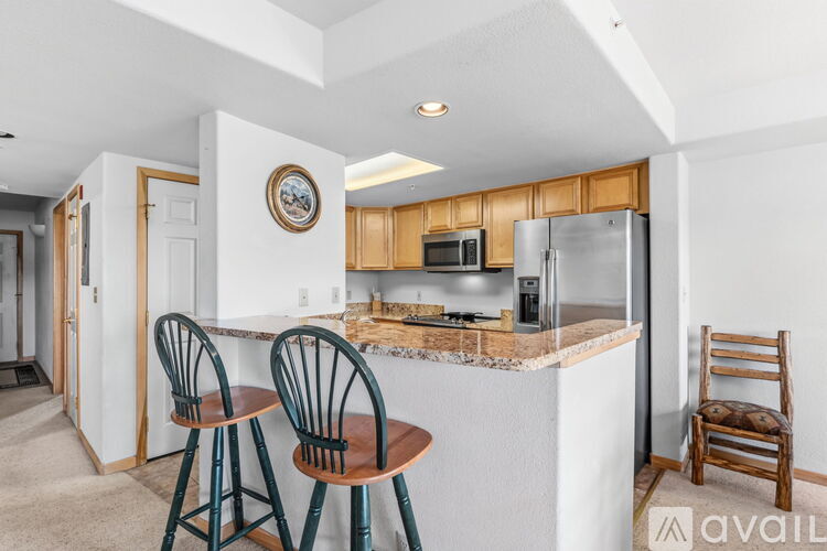 980 Lakepoint Drive 4 Beds Condo for Rent - Photo gallery 5