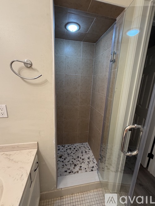 7 Liberte Ln 4 Beds Single Family Home for Rent - Photo gallery 5