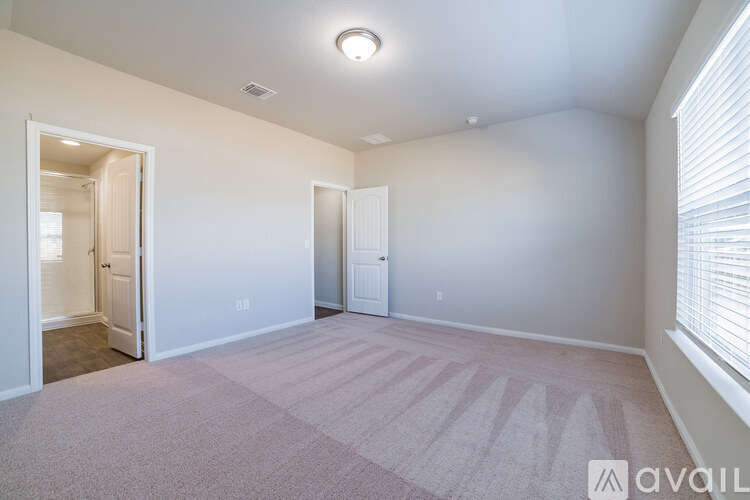 14128 Macquarie Dr 3 Beds Single Family Home for Rent - Photo gallery 2