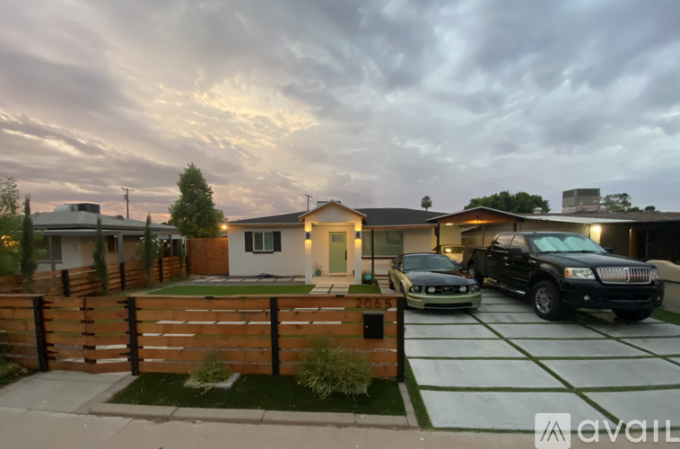 2065 East Don Carlos Avenue 2 Beds Single Family Home for Rent - Photo gallery 2