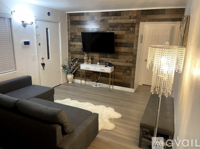 2065 East Don Carlos Avenue 2 Beds Single Family Home for Rent - Photo gallery 5