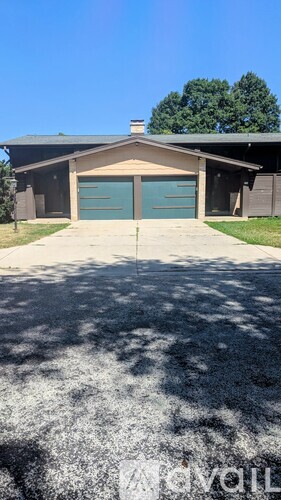 954 N 124th St 2 Beds Townhouse for Rent - Photo gallery 1