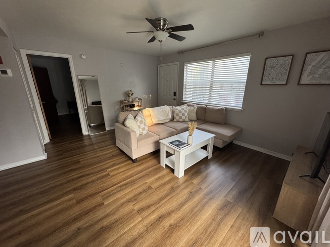 2360 Southwest Archer Road 1 Apartment for Rent - Photo gallery 2