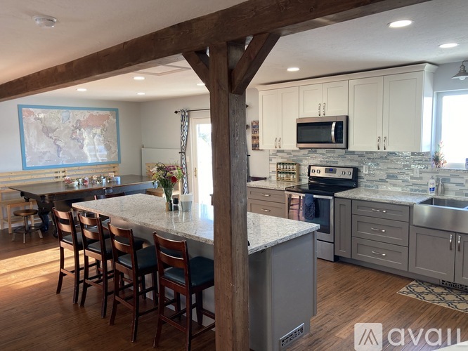 1361 N 1700 W 5 Beds Single Family Home for Rent - Photo gallery 2