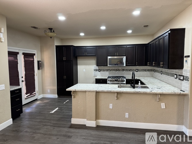 2125 Woodbury Drive 4 Beds Single Family Home for Rent - Photo gallery 2