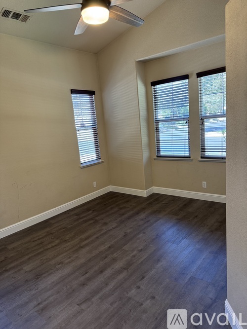 2125 Woodbury Drive 4 Beds Single Family Home for Rent - Photo gallery 4