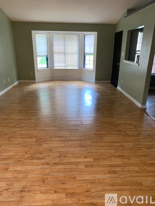 10 Daveitta Drive 3 Beds Single Family Home for Rent - Photo gallery 4