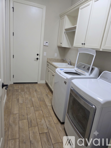 2364 East Susan Drive 4 Beds Single Family Home for Rent - Photo gallery 3