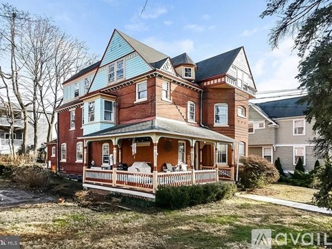 435 S Orange St 3 Beds Apartment for Rent