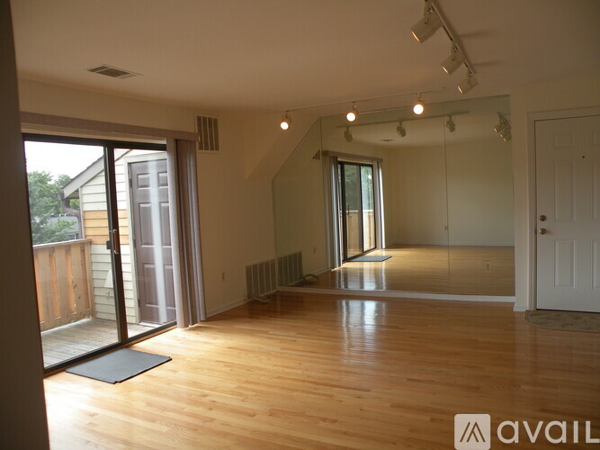 216 Hickory Court 2 Beds Condo for Rent - Photo gallery 4